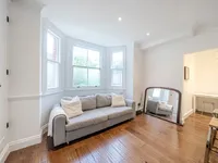Недвижимость Knatchbull Road: 5