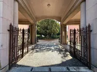 Недвижимость Трехкомнатная квартира, центр: 2