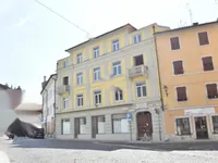 Недвижимость Двухкомнатная квартира в центре: 8