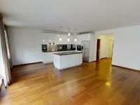 Недвижимость Apartment 8 rooms: 2