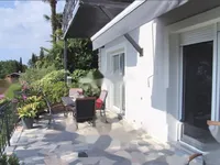 Недвижимость Двухкомнатная квартира в центре: 1