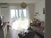 Недвижимость Двухкомнатная квартира в центре: 3