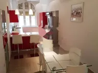 Недвижимость Трехкомнатная квартира в Центре: 9