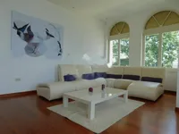 Недвижимость Трехкомнатная квартира в Центре: 33