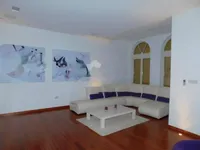 Недвижимость Трехкомнатная квартира в Центре: 47