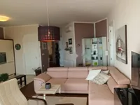 Недвижимость Трехкомнатная квартира в центре: 6