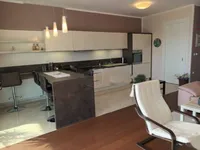 Недвижимость Трехкомнатная квартира в центре: 9