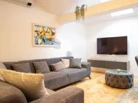 Недвижимость Трехкомнатная квартира центр: 9