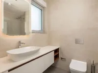 Недвижимость Двухкомнатная квартира в центре: 20