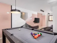 Недвижимость Трехкомнатная квартира, Центр: 4