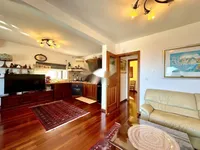 Недвижимость Трехкомнатная квартира, центр.: 9