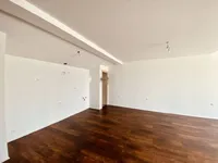 Недвижимость Трехкомнатная квартира, Запад: 6