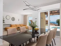 Недвижимость Семейный дом 200 м², Центр: 7