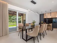 Недвижимость Семейный дом 200 м², Центр: 8