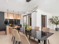 Недвижимость Семейный дом 200 м², Центр: 10