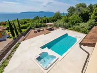 Недвижимость Семейный дом 200 м², Центр: 38