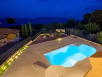 Недвижимость Семейный дом 200 м², Центр: 43