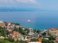 Недвижимость Четырехкомнатная квартира в центре Опатии: 63