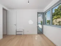 Недвижимость Трехкомнатная квартира в центре: 12