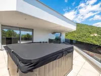 Недвижимость Четырехкомнатная квартира, Центр, Опатия: 4