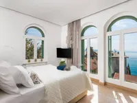 Недвижимость Трехкомнатная квартира, Центр: 15