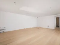 Недвижимость Трехкомнатная квартира в Центре: 16