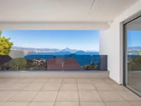 Недвижимость Трехкомнатная квартира, Центр: 2