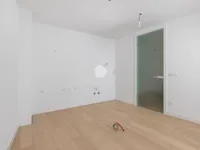 Недвижимость Трехкомнатная квартира, Центр: 18