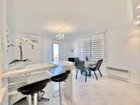 Недвижимость Четырехкомнатная квартира: 6