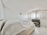 Недвижимость Четырехкомнатная квартира: 13