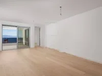 Недвижимость Трехкомнатная квартира в центре: 3