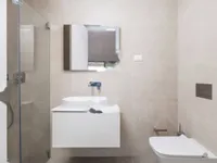 Недвижимость Трехкомнатная квартира в центре: 17