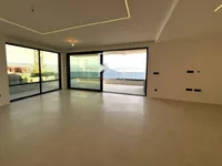 Недвижимость Четырехкомнатная квартира : 2