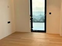 Недвижимость Четырехкомнатная квартира : 13