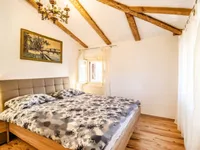 Недвижимость Трехкомнатная квартира в центре: 6