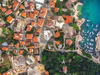 Недвижимость Трехкомнатная квартира в центре: 10