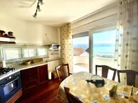 Недвижимость Трехкомнатная квартира Центр: 8