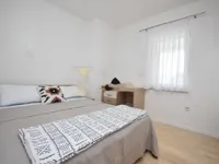 Недвижимость Трехкомнатная квартира в центре: 2