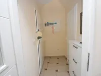 Недвижимость Трехкомнатная квартира в центре: 8