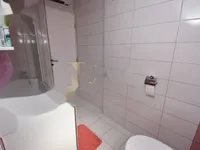 Недвижимость Трехкомнатная квартира в центре: 12