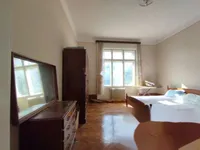 Недвижимость Трехкомнатная квартира в Центре: 1