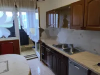 Недвижимость Трехкомнатная квартира в центре: 8