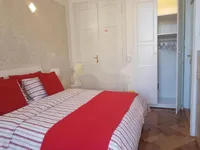 Недвижимость Четырехкомнатная квартира, Центр: 17