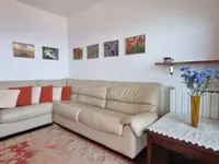 Недвижимость Трехкомнатная квартира в центре: 8