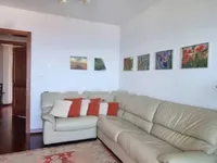 Недвижимость Трехкомнатная квартира в центре: 9