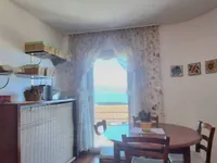 Недвижимость Трехкомнатная квартира в центре: 13