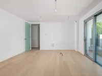 Недвижимость Трехкомнатная квартира, Центр: 7