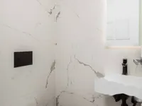 Недвижимость Трехкомнатная квартира, Центр: 22