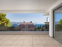 Недвижимость Трехкомнатная квартира в центре: 5