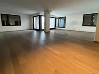 Недвижимость Трехкомнатная квартира, Центр: 15